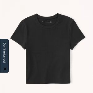 Abercrombie & Fitch Black Short Sleeve Tee